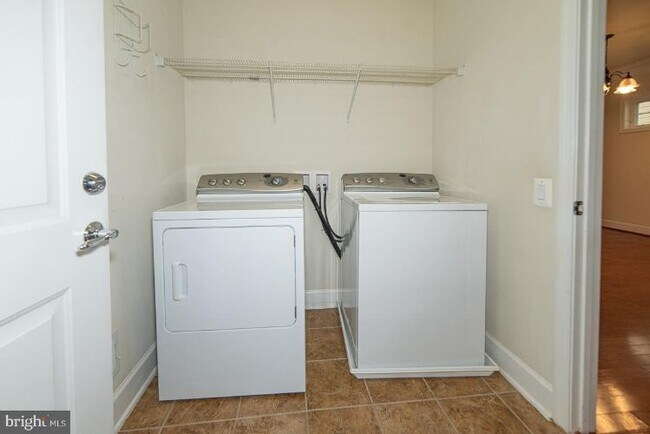 Building Photo - 8897 White Orchid Pl