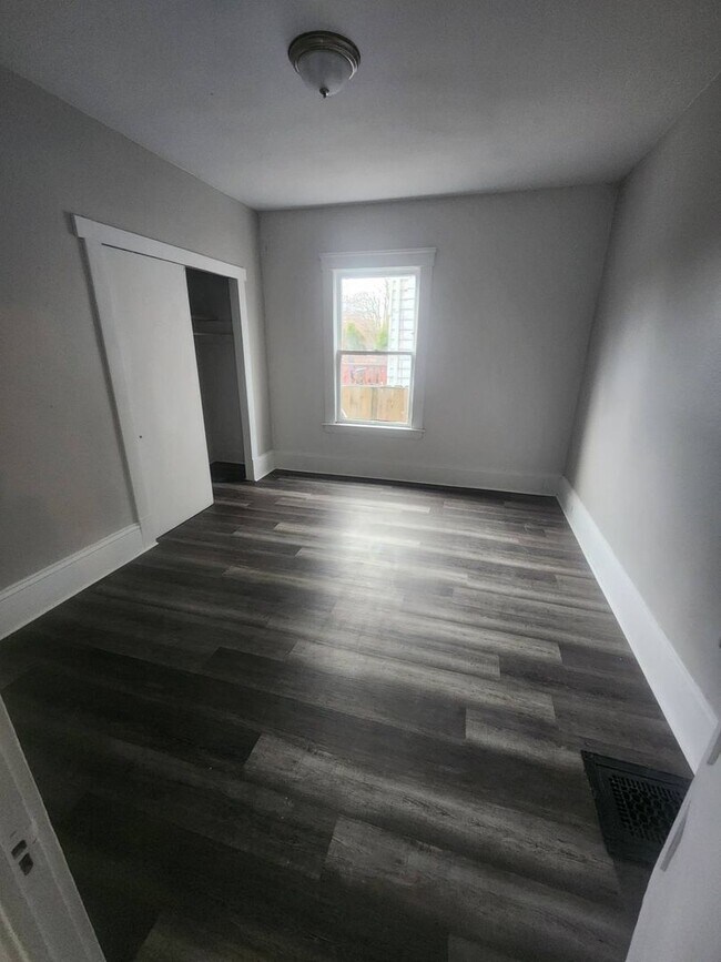Foto del edificio - 1346 E 82nd St