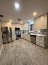 Building Photo - 2212 Croydon Dr