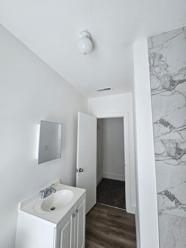 Building Photo - 516-518 Scott St