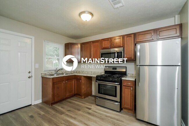 Building Photo - 3 Bedroom Pet-Friendly Home in LOUISVILLE, KY with Main Street Renewal