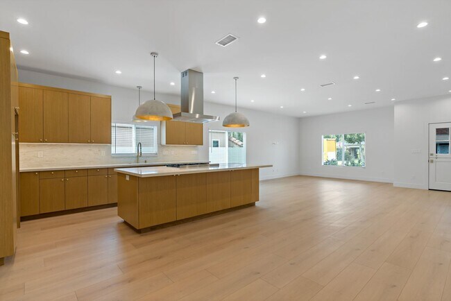 Building Photo - Beautifully Renovated 3-Bedroom Home – Mod...