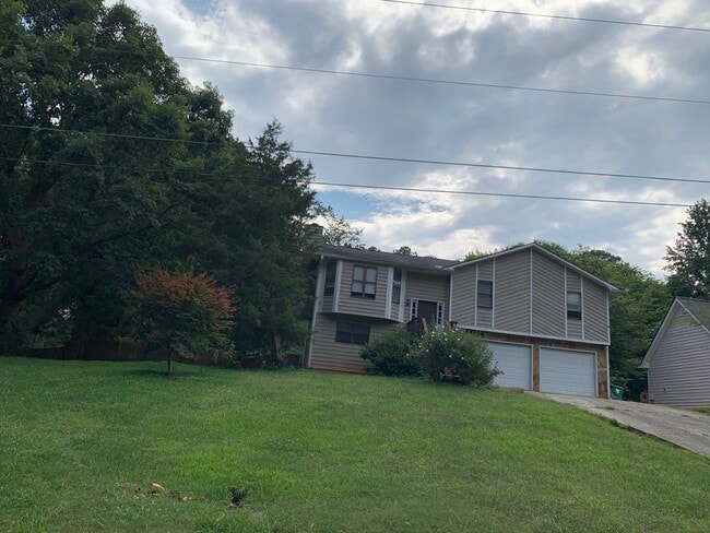 Building Photo - 634 Village Creek Dr SW
