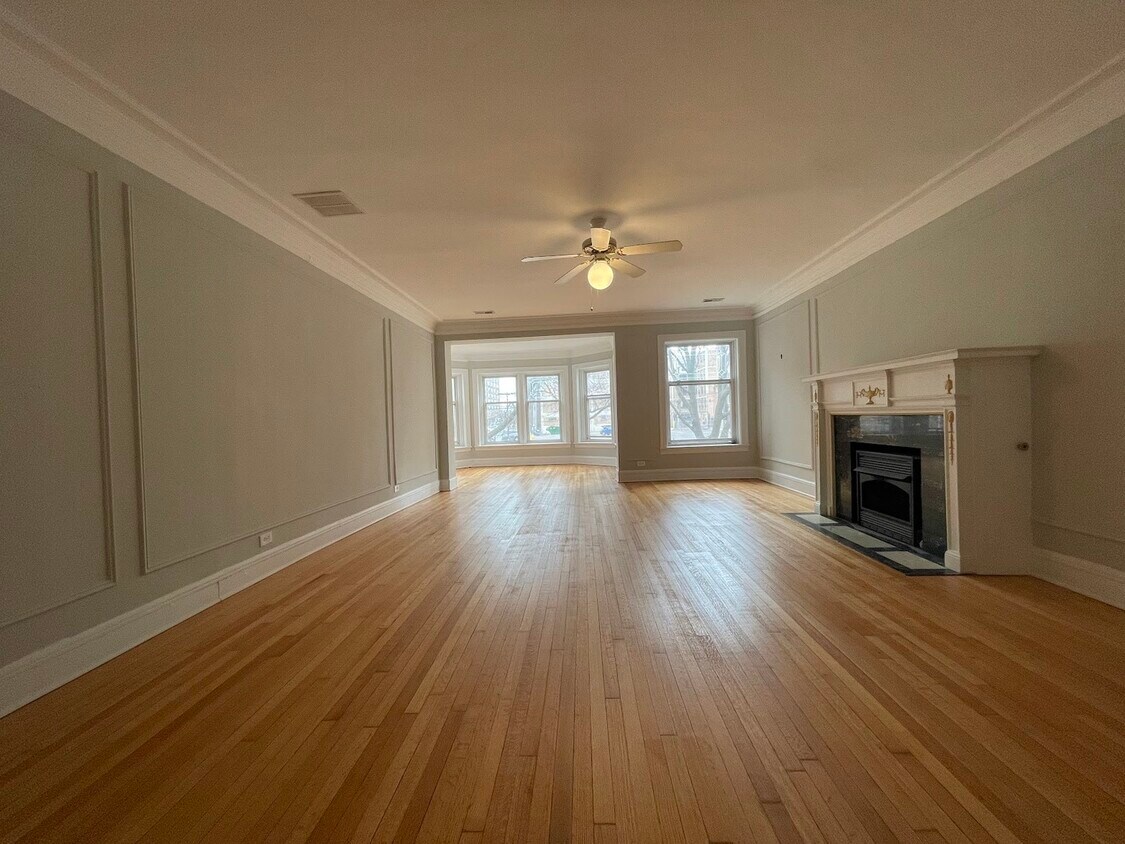 Primary Photo - 6142 N Kenmore Ave