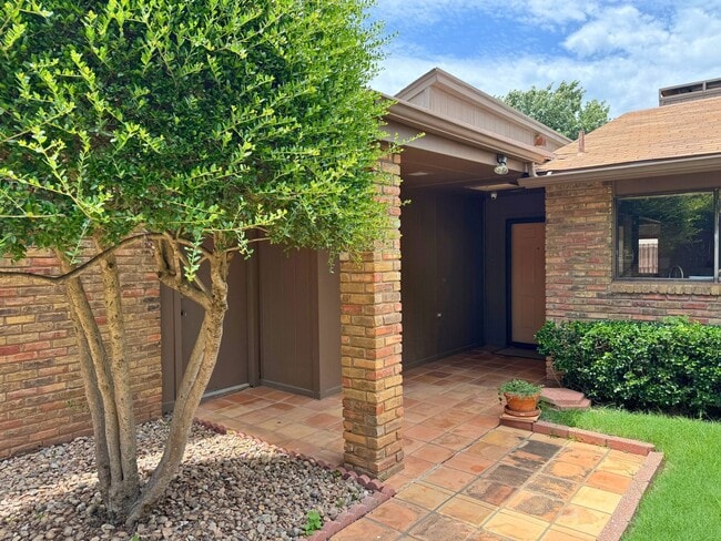 Building Photo - 2 Bed 2 Bath HOA Property