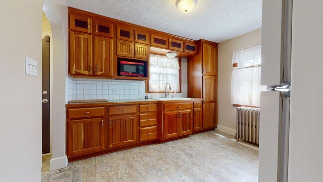 Foto del edificio - Country Living! 1st Floor Laundry, 3+Car Garage, with Work Shop!