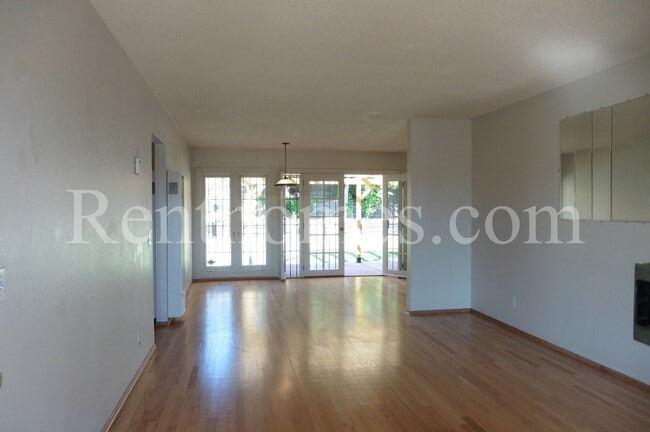 Foto del edificio - 7576 Winterwood Ln