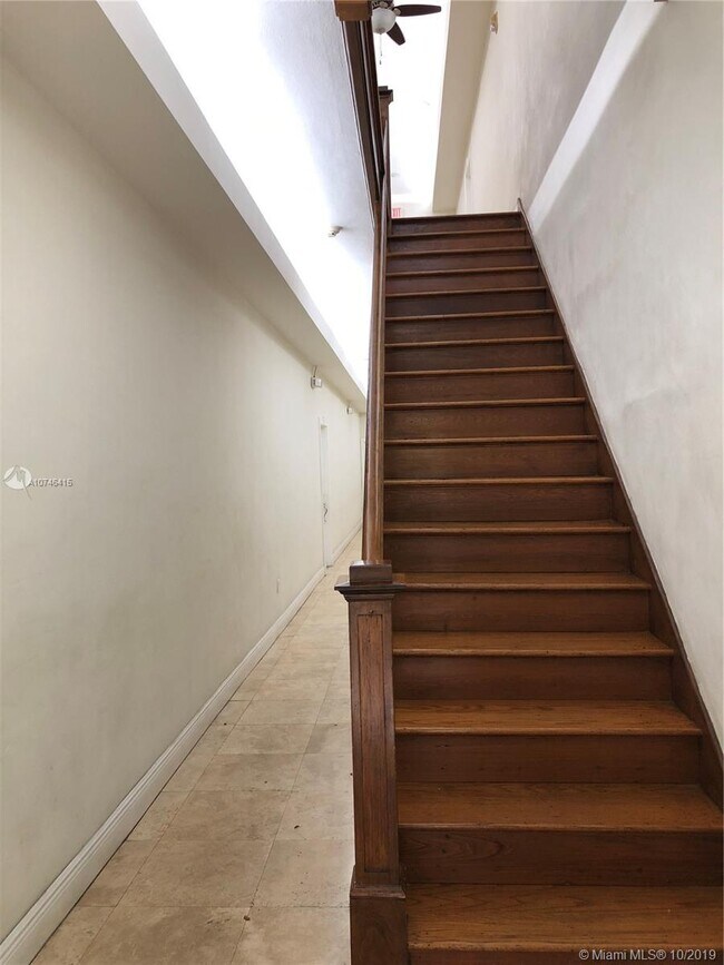 Building Photo - 223 Calabria Ave