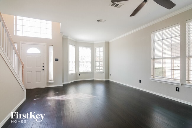 Foto del edificio - 6605 Sandgate Dr