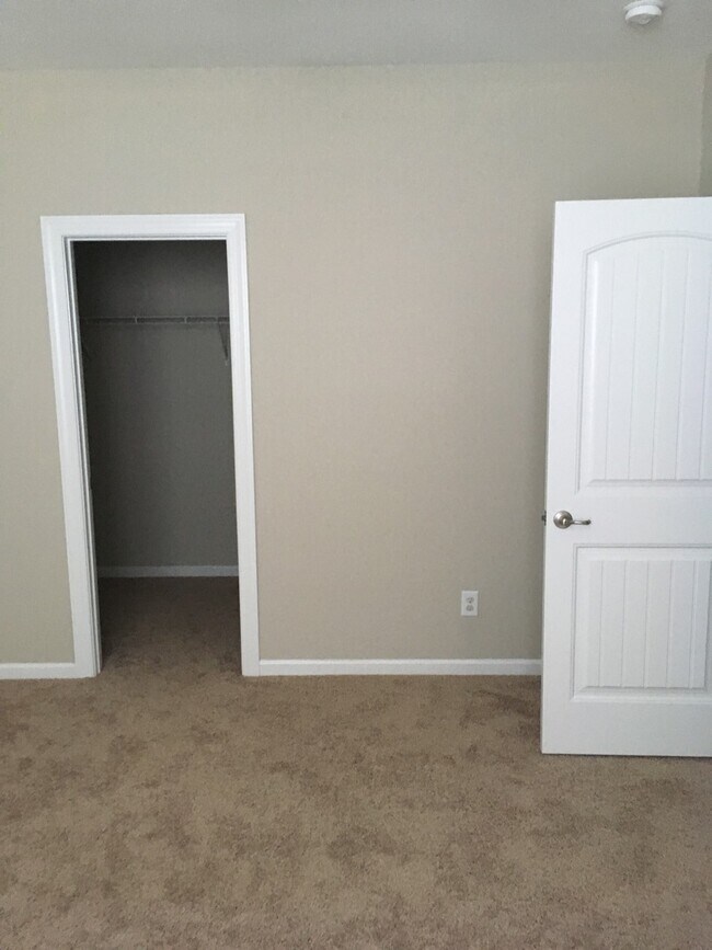 Foto del edificio - 3 bedroom/ 2.5 bath spacious home in Nolen...