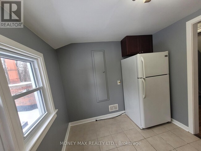 Building Photo - 2952 Prince of Wales Dr