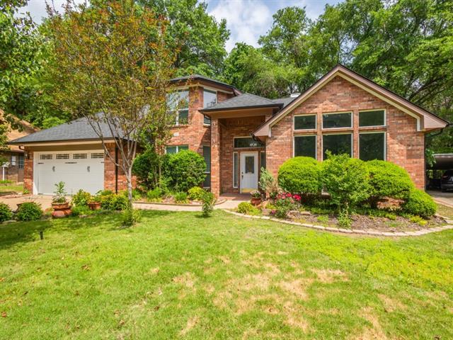 Foto principal - 2604 Surrey Woods Rd