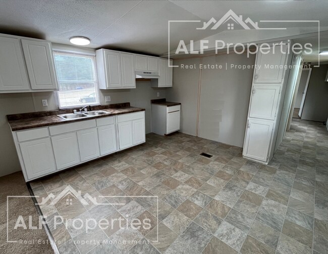 Foto del edificio - Newly Renovated and Available