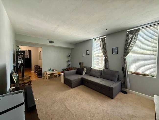 Building Photo - Charming 2-bedroom, 1-bath condo in the heart of Ghent