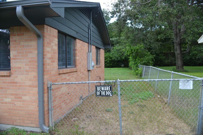 Foto del edificio - GREAT 3 BED/1.5 BATH STARTER HOME IN MEADO...