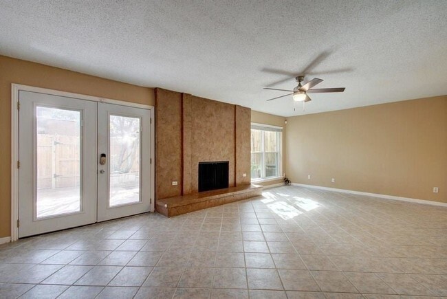 Building Photo - 9009 N Plaza