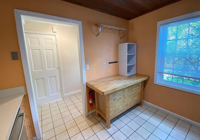 Building Photo - 64 Pine Ledge Ct