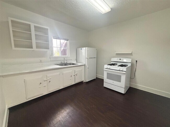 Foto del edificio - 3312 Oak Springs Dr