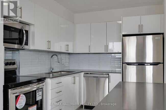 Building Photo - 10 Garfella Dr