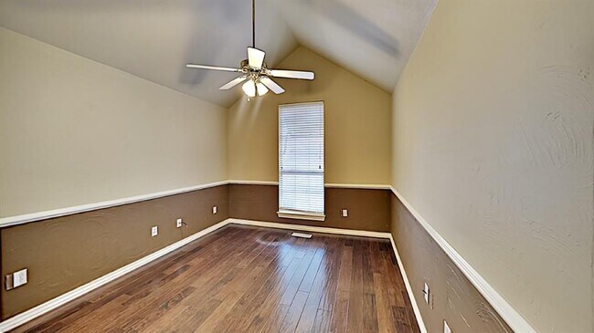 Building Photo - 6808 Sandlewood Dr