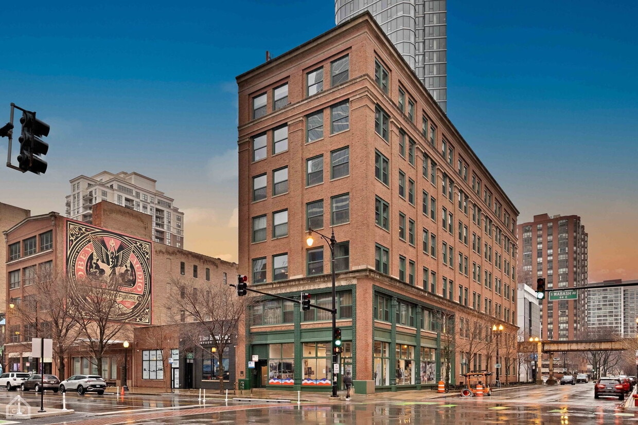 Primary Photo - 900 S Wabash Ave