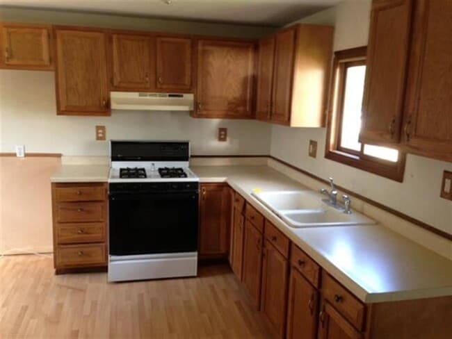 Building Photo - Cute 2 Bedroom House