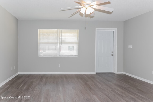 Building Photo - 159 NW Avens St