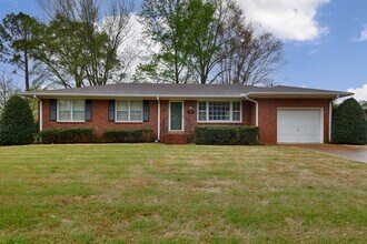 Building Photo - 1610 Chapman Ave NE