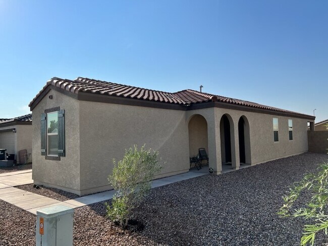 Building Photo - 1747 E Fontana Dr