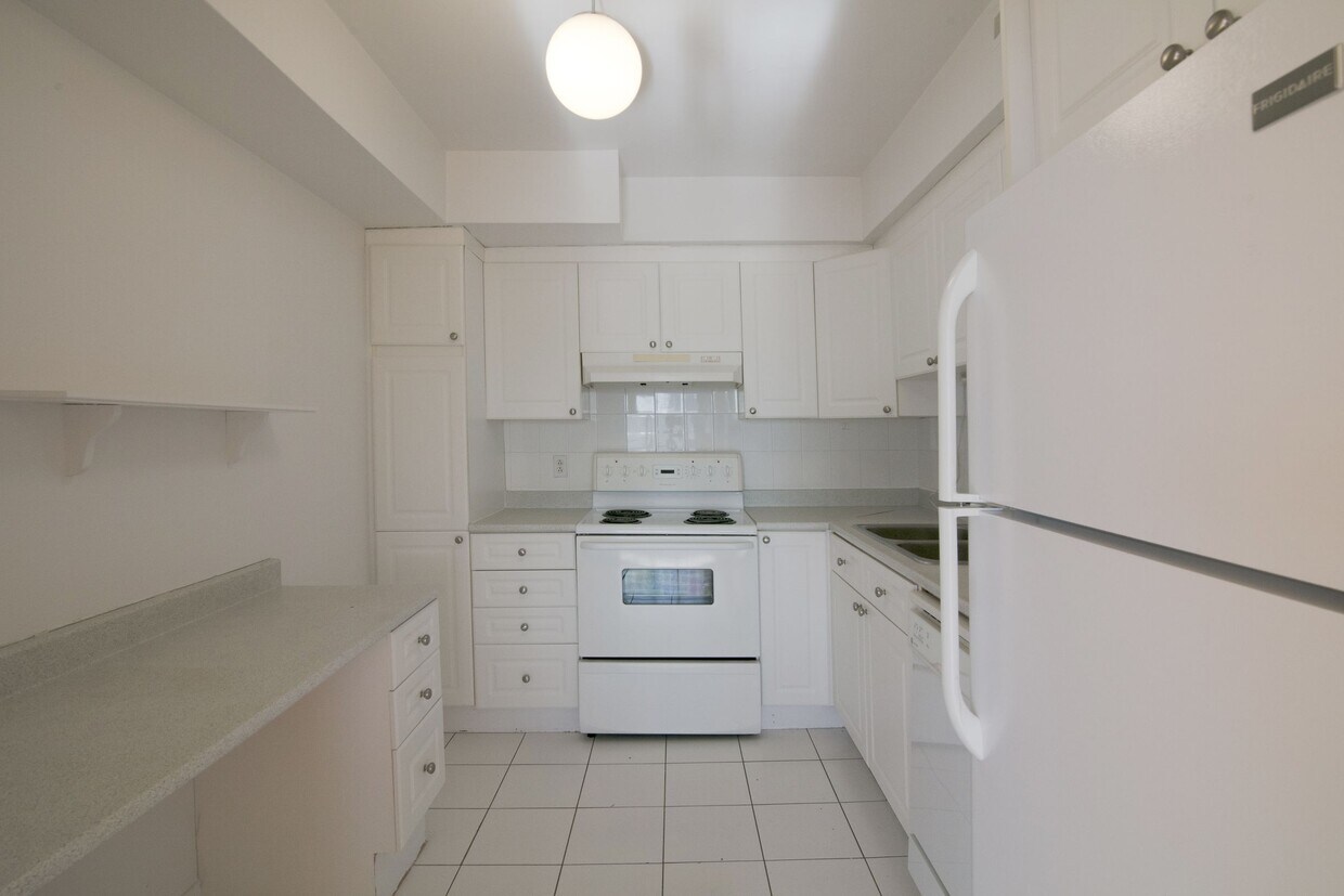 3555 CotedesNeiges Road Apartment for Rent in Montréal, QC