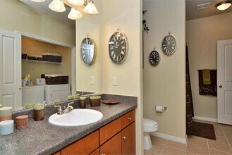 Building Photo - The Fountains at Almeda