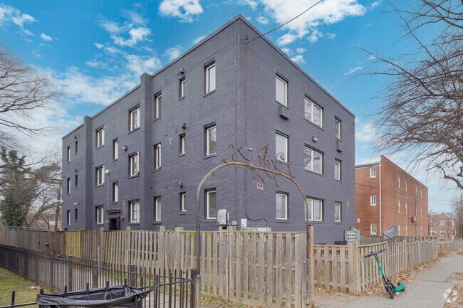 Frente - 1907 18th Street SE