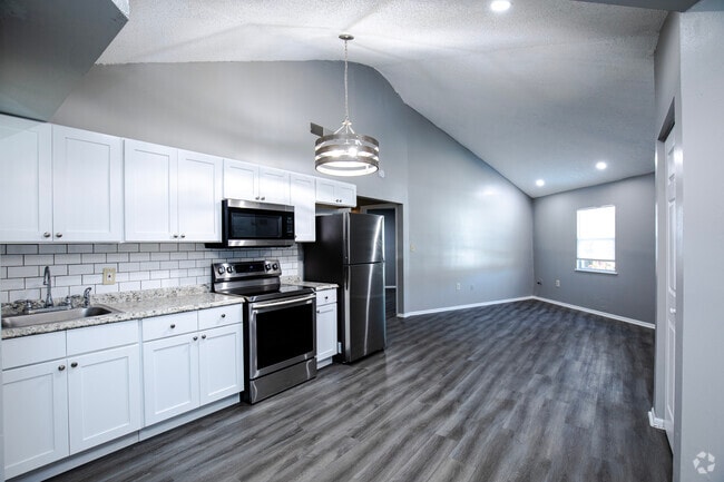 1BR, 1BA - 9665SF - 8014 Tommy Ct Tampa, FL 33619-4833 - Octagon LLC