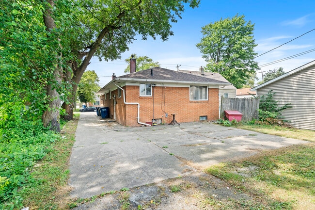 Building Photo - 233 Dearborn Ave