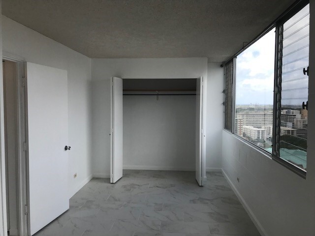 Building Photo - 2-bedrrom, 1-bath Lakeview Gardens