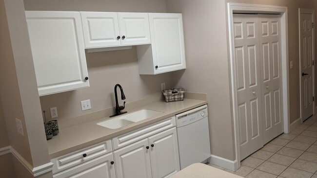 Building Photo - 4881 Dahlia Ct