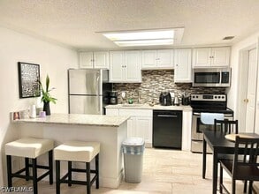 Building Photo - 5385 Treetops Dr