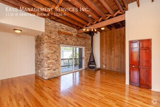 Building Photo - 1136 W Armitage Ave