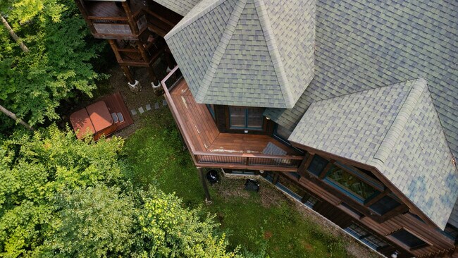Foto del edificio - 15 Hemlock Dr