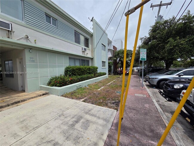 Foto del edificio - 2250 Bay Dr