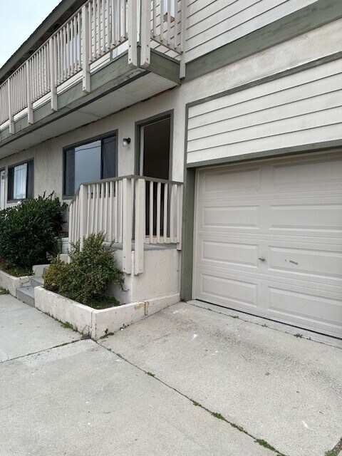 Primary Photo - 33862 Alcazar Dr