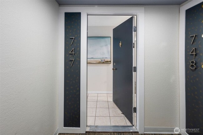 Building Photo - Resort Living at home!