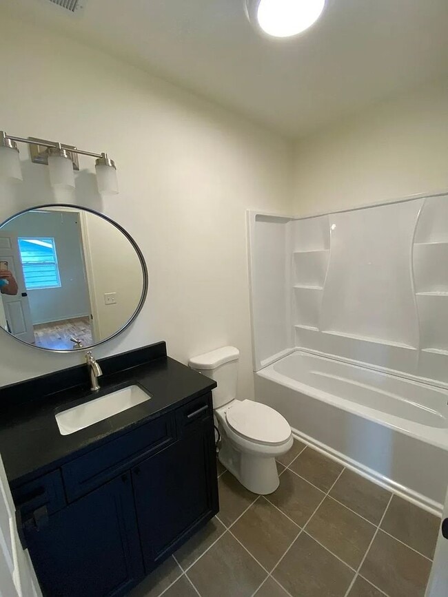 Building Photo - 610