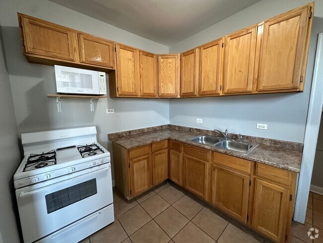 Building Photo - 2204 N Avers Ave