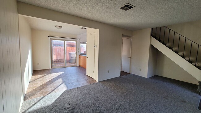 Building Photo - 8623 La Riviera Dr