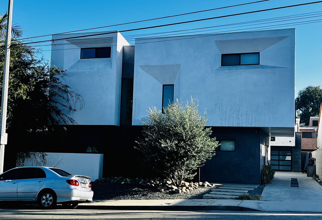 Primary Photo - 4610 E 4th St