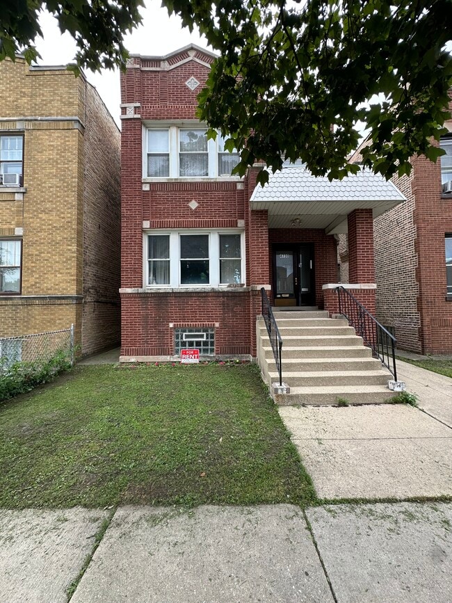 Building Photo - 4730 N Kedvale Ave