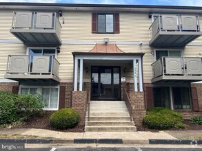 Building Photo - 8357 Claremont Woods Dr