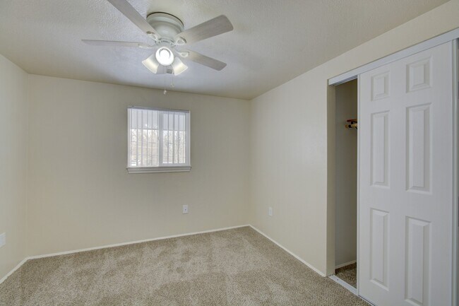 Foto del edificio - 8101-8195 W 9th Ave