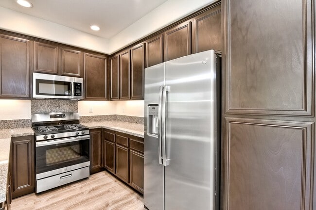 Foto del edificio - Show-stopping, Brand-New Townhome in the H...